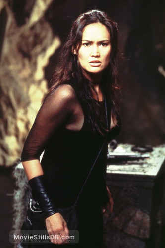 Relic Hunter Publicity Still Of Tia Carrere