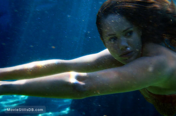 Mako Mermaids - Season 4 publicity still of Gemma Forsyth & Allie Bertram