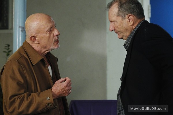 Modern Family - Episode 2x19 publicity still of Ed O'Neill & Jonathan Banks