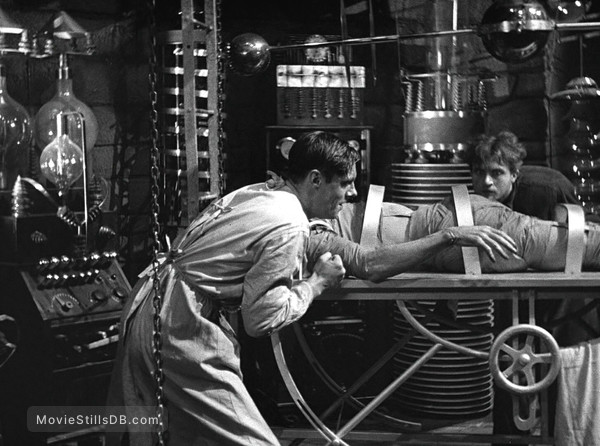 Frankenstein - Publicity still of Colin Clive & Dwight Frye Frankenstein - Publicity still of Colin Clive & Dwight Frye