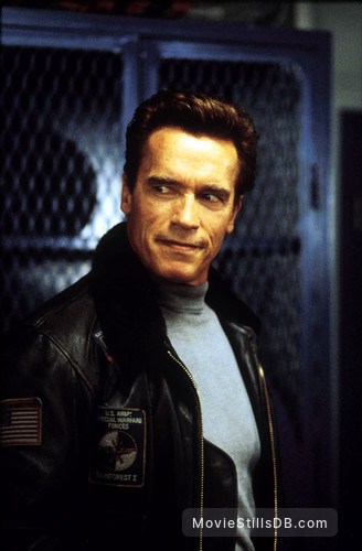 The 6th Day - Publicity still of Arnold Schwarzenegger