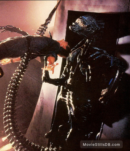 Aliens - Publicity still of Lance Henriksen Aliens - Publicity still of Lance Henriksen