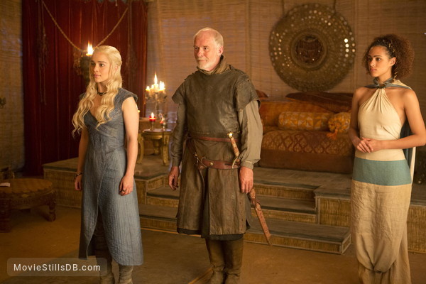 Game of Thrones - Publicity still of Emilia Clarke, Nathalie Emmanuel & Ian McElhinney Game of Thrones - Publicity still of Emilia Clarke, Nathalie Emmanuel & Ian McElhinney