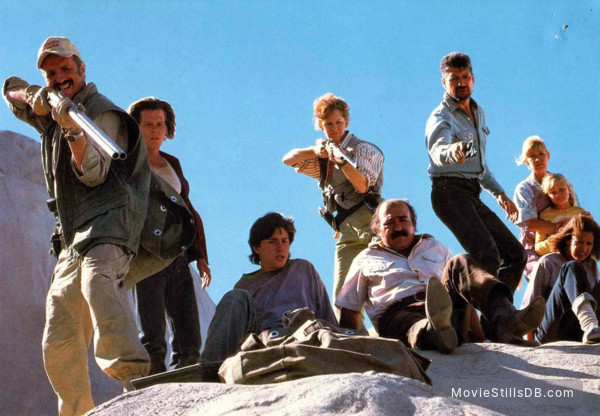 Tremors - Publicity still of Kevin Bacon & Fred Ward Tremors - Publicity still of Kevin Bacon & Fred Ward