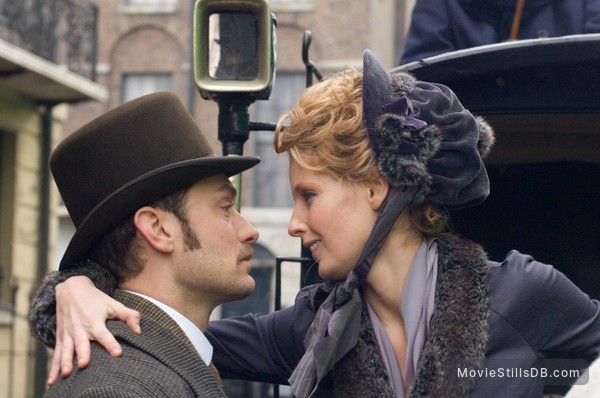 Sherlock Holmes - Publicity still of Jude Law & Kelly Reilly Sherlock Holmes - Publicity still of Jude Law & Kelly Reilly