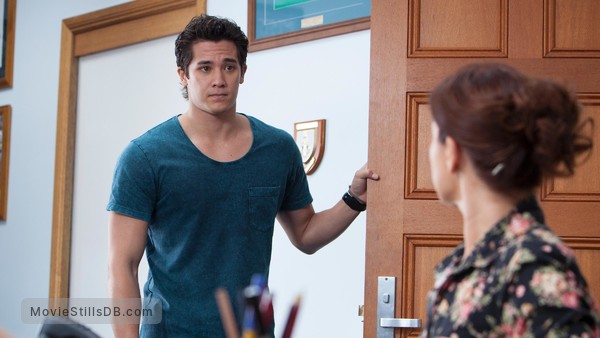 Mako Mermaids - Episode 2x03 publicity still of Chai Hansen & Alex