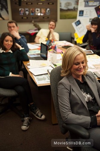 Parks And Recreation Episode 6x15 Publicity Still Of Amy Poehler Aubrey Plaza