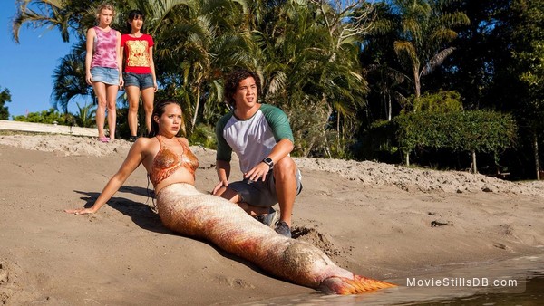 Mako Mermaids - Episode 3x12 publicity still of Isabel Durant & Allie  Bertram