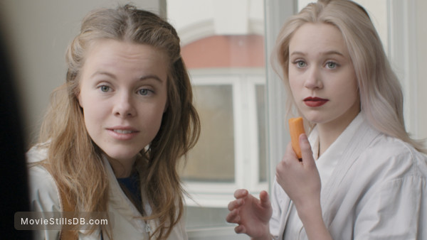 skam episode 4x06 publicity still of lisa teige josefine frida pettersen lisa teige josefine frida pettersen