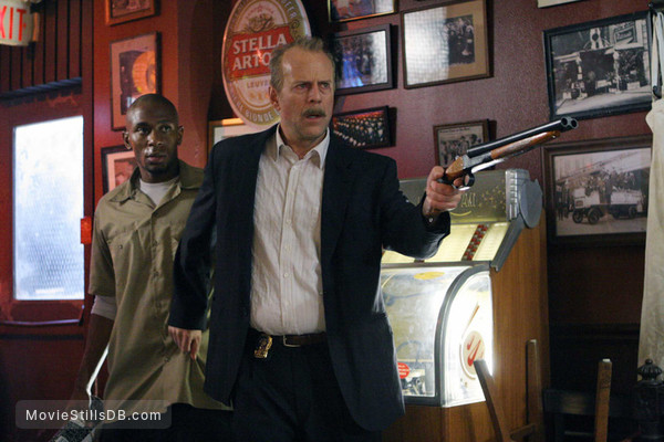 16 Blocks - Publicity still of Bruce Willis & Yasiin Bey 16 Blocks - Publicity still of Bruce Willis & Yasiin Bey