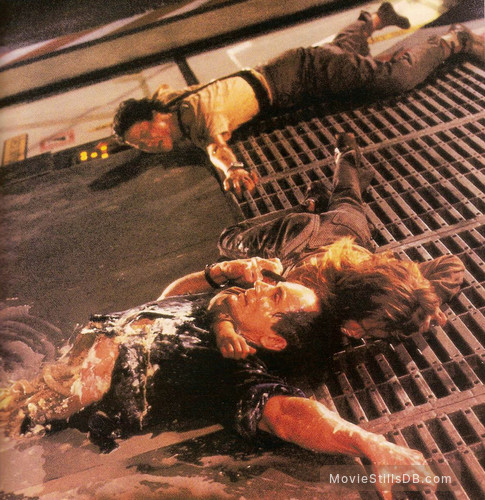 Aliens - Publicity still of Lance Henriksen, Carrie Henn & Sigourney Weaver Aliens - Publicity still of Lance Henriksen, Carrie Henn & Sigourney Weaver