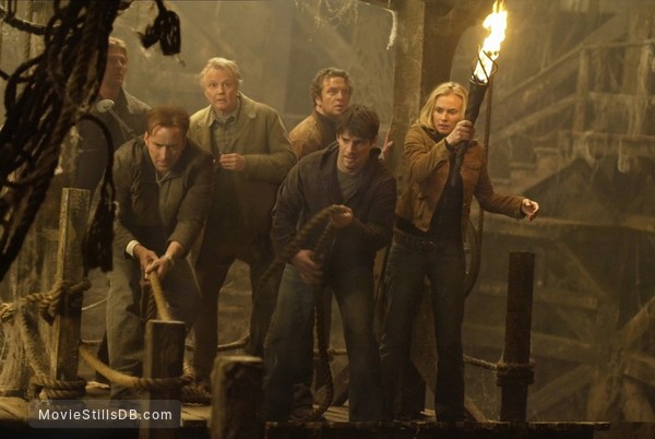 National Treasure - Publicity still of Sean Bean, Nicolas Cage, Jon Voight, Justin Bartha, Stewart Finlay-McLennan & Diane Kruger National Treasure - Publicity still of Sean Bean, Nicolas Cage, Jon Voight, Justin Bartha, Stewart Finlay-McLennan & Diane Kruger