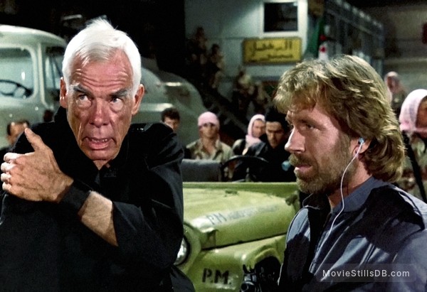 The Delta Force - Publicity still of Lee Marvin & Chuck Norris