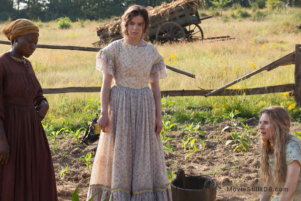 The Keeping Room - Publicity still of Brit Marling & Hailee Steinfeld