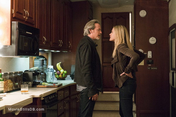 Jessica Jones - Episode 2x02 publicity still of James McCaffrey & Rachael Taylor