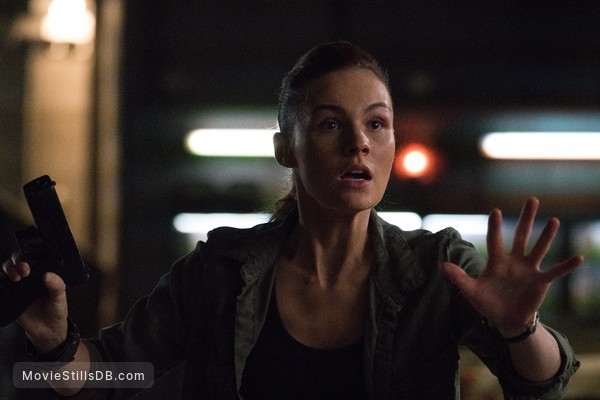 Sophie Skelton Argues For Fast And Slow Zombies In 'Day Of The Dead ...