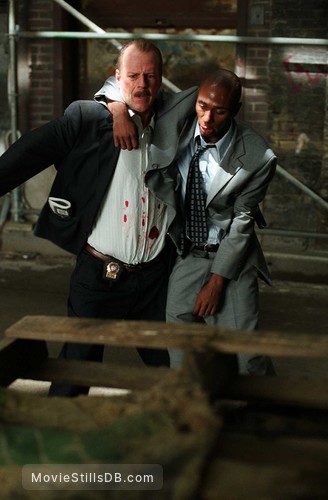 16 Blocks - Publicity still of Bruce Willis & Yasiin Bey 16 Blocks - Publicity still of Bruce Willis & Yasiin Bey