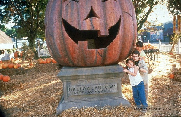 Halloweentown — The Movie Database (TMDB)