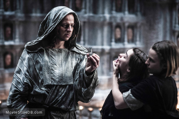 Game of Thrones - Publicity still of Tom Wlaschiha, Maisie Williams & Faye Marsay Game of Thrones - Publicity still of Tom Wlaschiha, Maisie Williams & Faye Marsay