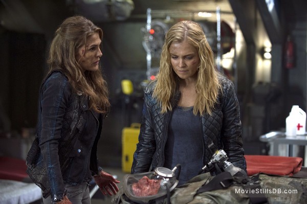 The 100 Episode 2x11 Publicity Still Of Paige Turco Eliza Taylor