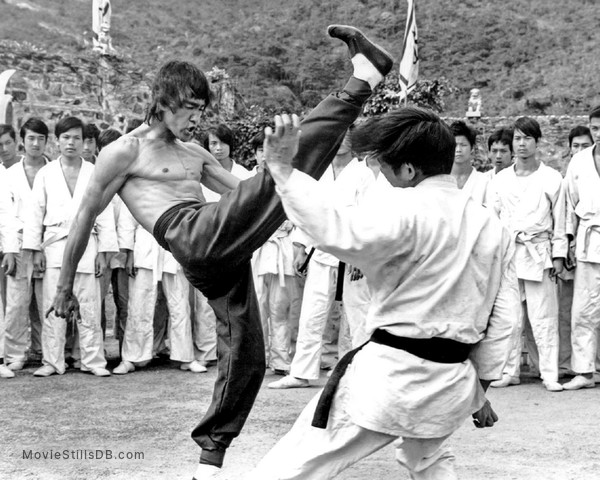 bruce lee enter the dragon kick