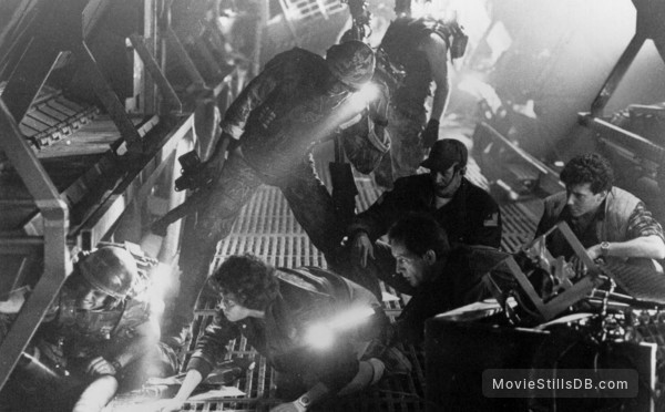 Aliens - Publicity still of Michael Biehn, Sigourney Weaver, Lance Henriksen & Paul Reiser Aliens - Publicity still of Michael Biehn, Sigourney Weaver, Lance Henriksen & Paul Reiser