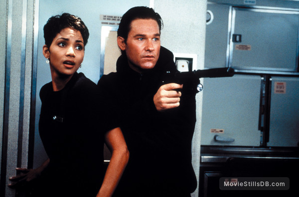 Executive Decision - Publicity still of Kurt Russell & Halle Berry Executive Decision - Publicity still of Kurt Russell & Halle Berry