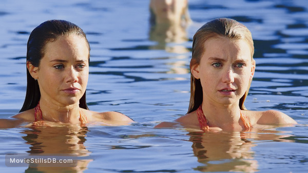 Mako Mermaids - Episode 3x12 publicity still of Isabel Durant & Allie  Bertram