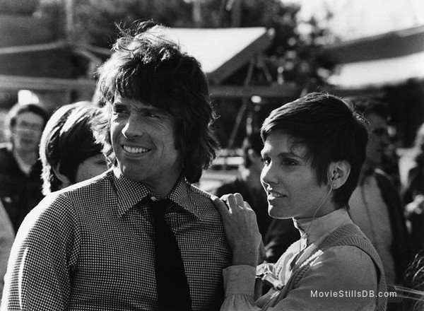 The Parallax View - Publicity still of Warren Beatty & Paula Prentiss