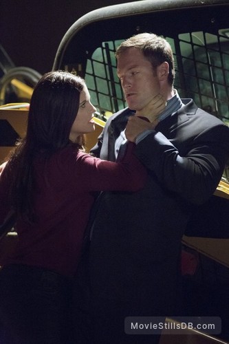 Arrow Episode 1x07 Publicity Still Of Jessica De Gouw Tahmoh Penikett