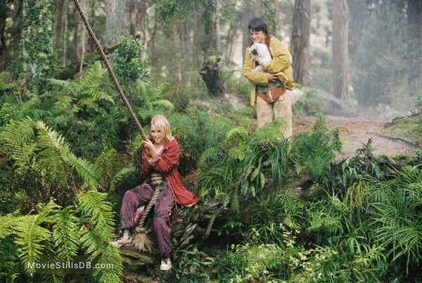 Bridge To Terabithia Publicity Still Of Annasophia Robb Josh Hutcherson