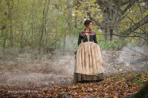 Outlander - Episode 1x04 publicity still of Caitriona Balfe