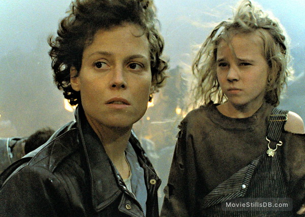 Aliens - Publicity still of Sigourney Weaver & Carrie Henn Aliens - Publicity still of Sigourney Weaver & Carrie Henn