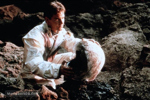 Enemy Mine - Publicity still of Dennis Quaid