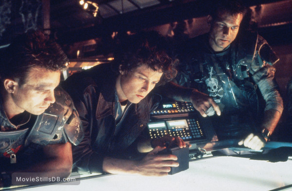 Aliens - Publicity still of Sigourney Weaver, Michael Biehn & Bill Paxton Aliens - Publicity still of Sigourney Weaver, Michael Biehn & Bill Paxton