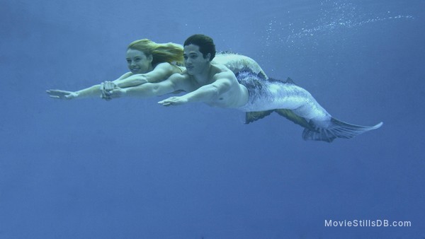 Mako Mermaids - Episode 1x01 publicity still of Lucy Fry & Chai Hansen