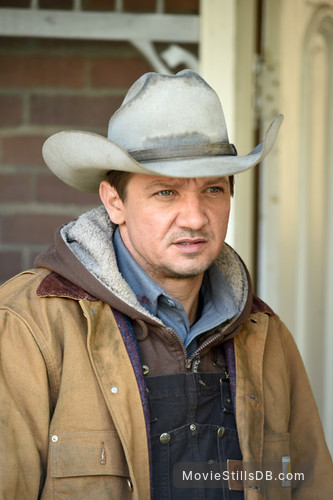 Jeremy renner wind river on sale jacket