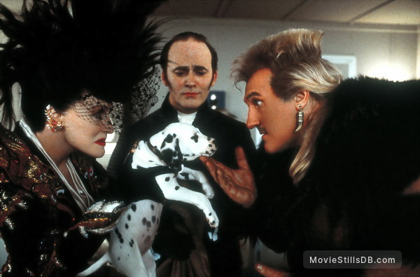102 Dalmatians - Publicity still of Glenn Close, Gérard Depardieu & Tim McInnerny 102 Dalmatians - Publicity still of Glenn Close, Gérard Depardieu & Tim McInnerny