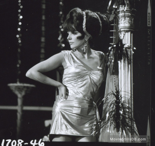 Batman - Episode 3x03 publicity still of Joan Collins