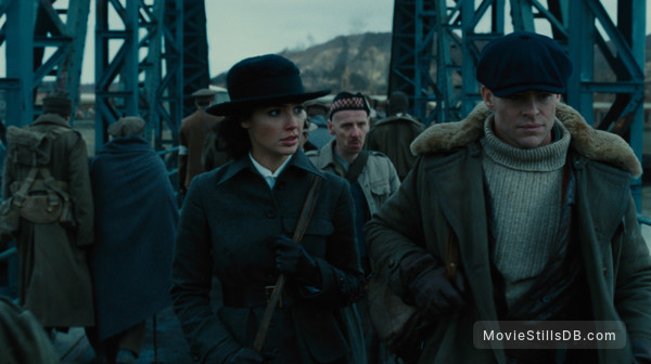 Wonder Woman - Publicity still of Chris Pine, Gal Gadot & Ewen Bremner Wonder Woman - Publicity still of Chris Pine, Gal Gadot & Ewen Bremner