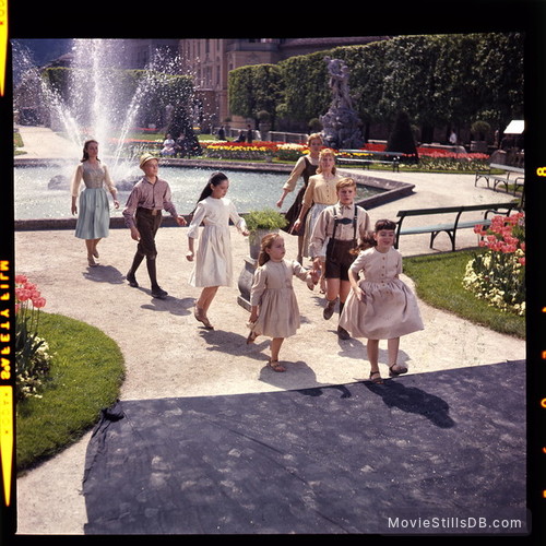 The Sound of Music - Publicity still of Julie Andrews, Charmian Carr, Angela Cartwright, Duane Chase, Nicholas Hammond, Kym Karath, Debbie Turner & Heather Menzies The Sound of Music - Publicity still of Julie Andrews, Charmian Carr, Angela Cartwright, Duane Chase, Nicholas Hammond, Kym Karath, Debbie Turner & Heather Menzies