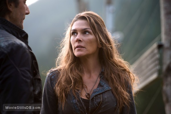 The 100 Episode 2x08 Publicity Still Of Paige Turco