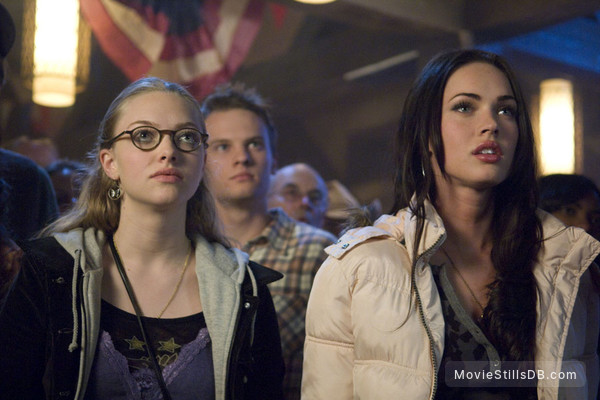 Jennifers Body Publicity Still Of Amanda Seyfried And Megan Fox 