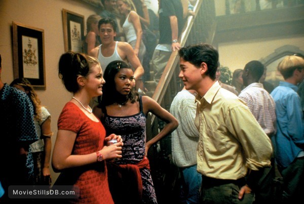 10 Things I Hate About You - Publicity still of Gabrielle Union, Joseph Gordon-Levitt & Larisa Oleynik 10 Things I Hate About You - Publicity still of Gabrielle Union, Joseph Gordon-Levitt & Larisa Oleynik