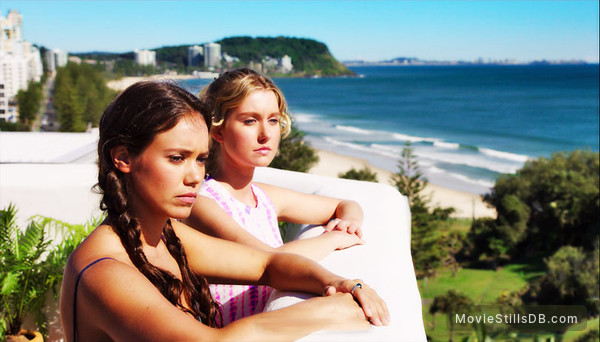 Mako Mermaids - Season 4 publicity still of Gemma Forsyth & Allie Bertram