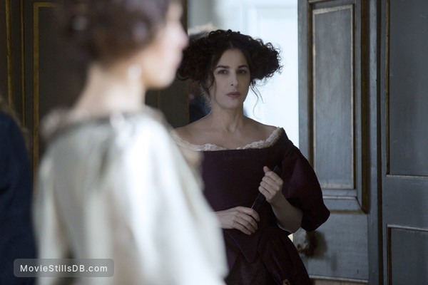 Versailles Episode 1x05 publicity still of Amira Casar