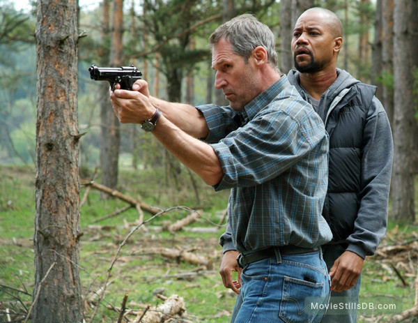 Hero Wanted - Publicity still of Cuba Gooding Jr. & Ben Cross