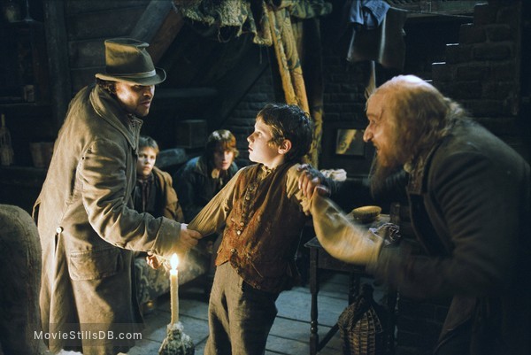 Oliver Twist (2005) - IMDb