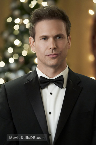 Christmas Wishes Mistletoe Kisses Publicity Still Of Matthew Davis