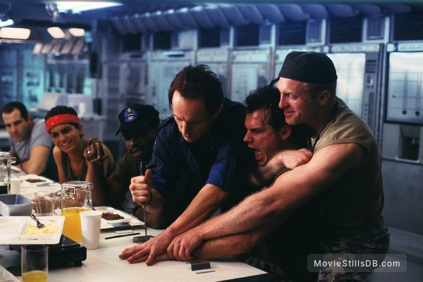 Aliens - Publicity still of Lance Henriksen, Bill Paxton, Jenette Goldstein, Al Matthews & Mark Rolston Aliens - Publicity still of Lance Henriksen, Bill Paxton, Jenette Goldstein, Al Matthews & Mark Rolston